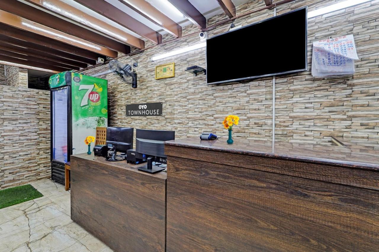 Super Townhouse 1096 Hotel Redfox Nungambakkam Near Apollo & Shankar Nethralaya Hospital Chennai Dış mekan fotoğraf