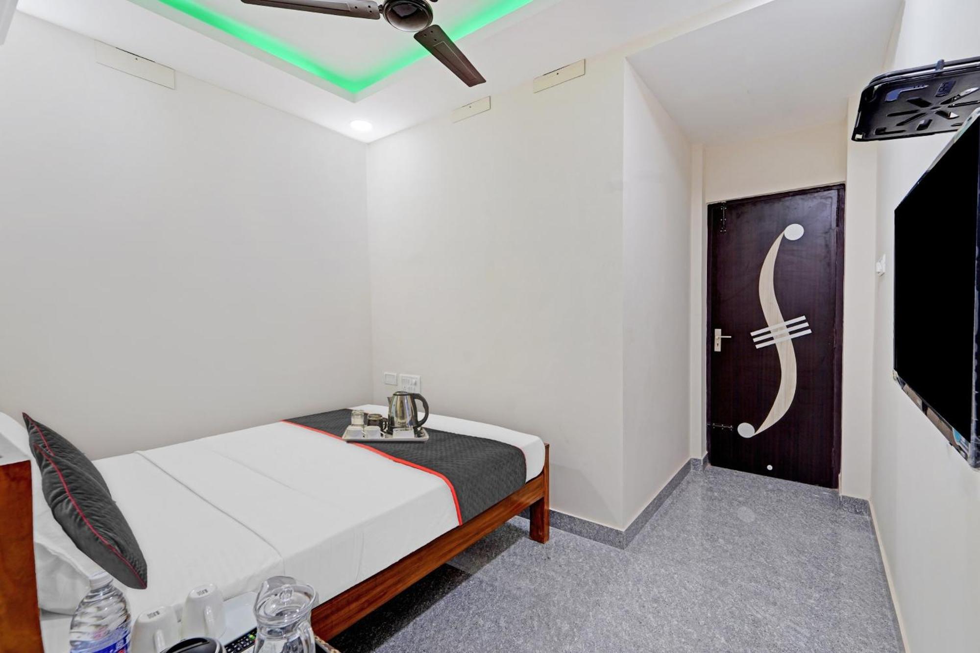 Super Townhouse 1096 Hotel Redfox Nungambakkam Near Apollo & Shankar Nethralaya Hospital Chennai Dış mekan fotoğraf