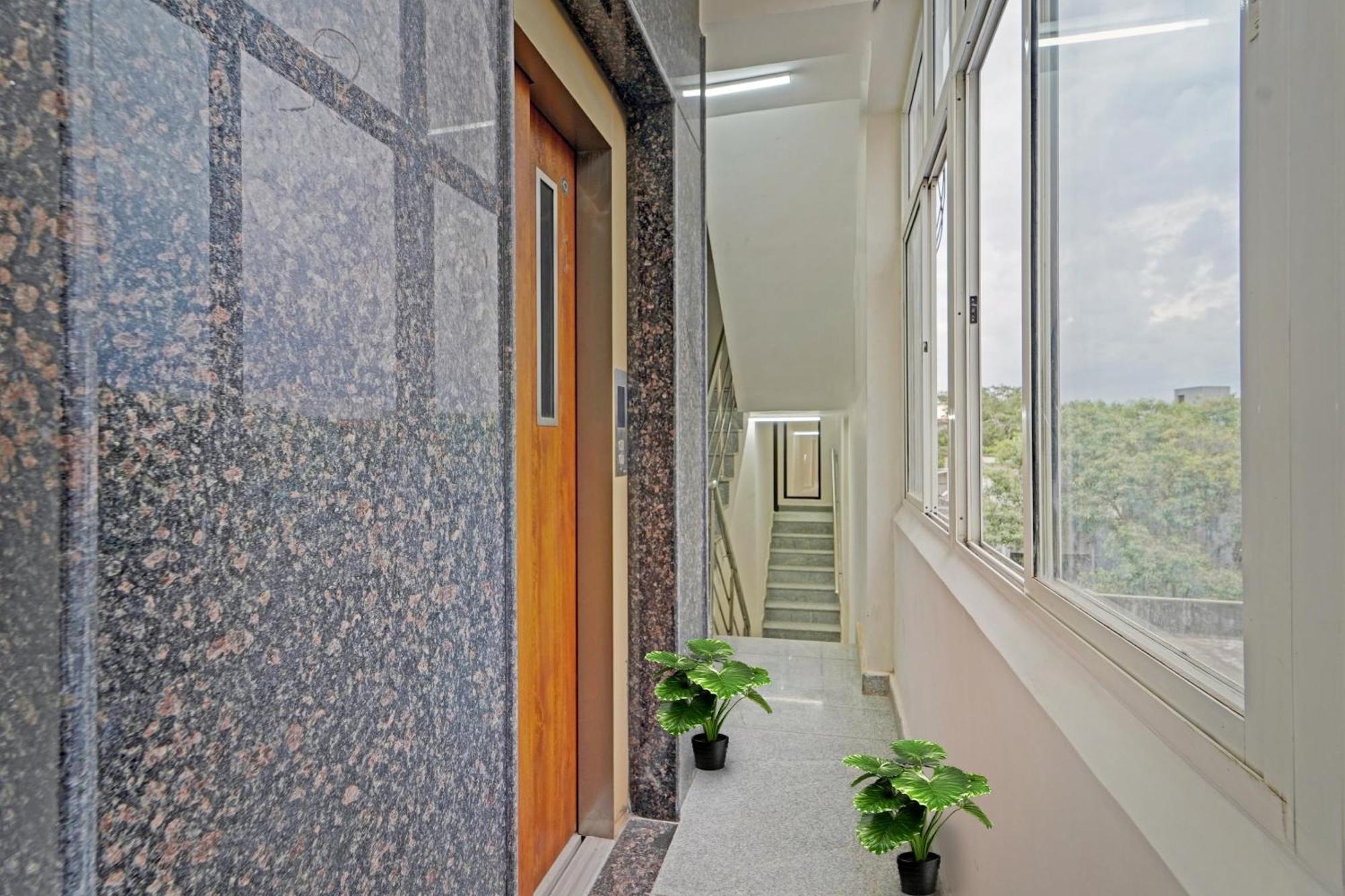 Super Townhouse 1096 Hotel Redfox Nungambakkam Near Apollo & Shankar Nethralaya Hospital Chennai Dış mekan fotoğraf